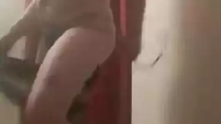 إباحية سحاقية: جلسة لحس ثلاثي وتدليك مهبلي