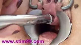 أخذ قضيب اصطناعي مهتز سميع عميقًا في مؤخرتي الضيقة