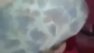 رغبات مكشوفة: فتاة محجبة يتم توجيه القضيب لوجهها