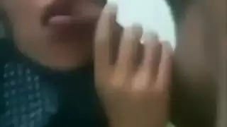 محجبة تمص الزب بلهفة