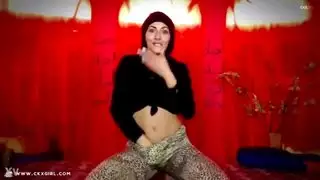 هاوية ساخنة تمارس الجنس الشرجي على كاميرا الويب من أجل المال