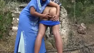 مثلية جنسية ثلاثية جزائرية في مكان عام