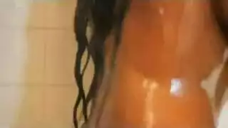 صديقة إبوني تحب الجنس الشرجي ومص قضيب رجل آخر الكبير