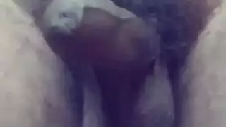 تدلك كسها مع مس صديقتها للحصول على النشوة