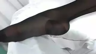 تظهر امرأة سمراء مع كس مشعر قبالة لها كبير الثدي المؤخرة الكبيرة