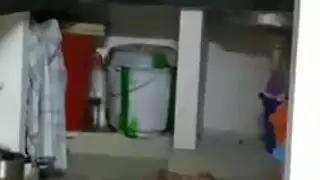 العاهرات المفلسات تأخذ قضيباً على الشاطئ الرملي