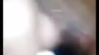 عاهرة تمص قضيب صديقها قبل أخذ شرج معصوب العينين