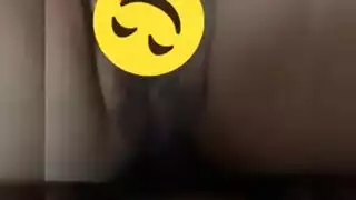 فتاة آسيوية في جنس خشن وتدفق سوائل الأنثى