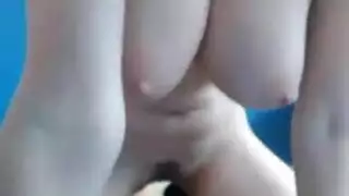 ولد يستمتع بمؤخرته