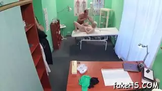 سكسي جوردي الصغير الام تجعل كل شيء افضل لابسه بنفسجي