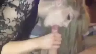 ديوث يعطي زوجته زب اسود