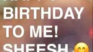 فتاة عيد ميلاد ساخنة تحصل على هدية جنس من طرفين صريحة