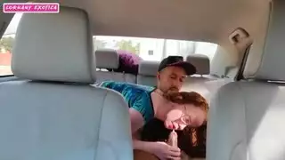الحلوة المشاغبة تسقط من على القضيب وتختنق بالمني