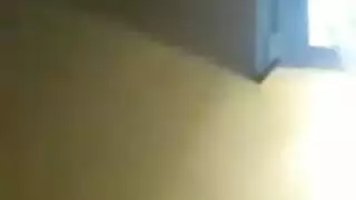نجمة بورنو ألمانية تتعامل مع قضيب قاسٍ