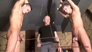 خاضعة مزيفة مقيدة ومستغلة في فيلم فتيش إباحي