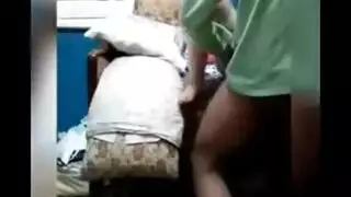 يستغل ساذجة الاخت
