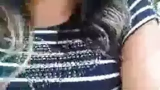 شيميل كبيرة المؤخرة تركب وتأخذ قضيباً قديماً بعمق