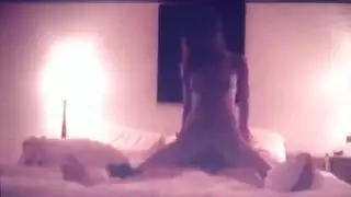ركوب دوارة القضيب: جلسة نكاح مزدوج وجماعي
