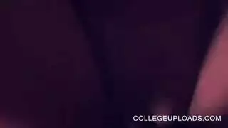 في سن المراهقة يأكل شريطًا أسودًا من الخلف قبل ممارسة الجنس المثلي
