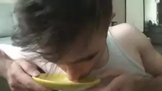 إباحية فندقية ظهراً: رجل أصلع قوي يضاجع مؤخرة اللاتينية