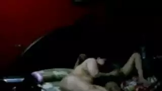 شرموطه شديده اوى ويا عشيقها فى اوضه نوم تدلع وتكيفه نياكه الفيلم طويل