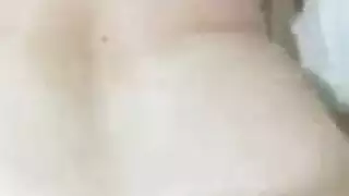 أرنب ثلجي جشع تتوسل للشرج الخشن