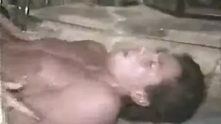 مثير شقراء المشجع يركب بيغو إنها تحتاج إلى الحليب وكذلك ديك صخرة صعبة