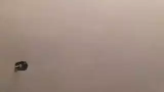 إذلال علني للفتاة الشقراء الجمهور يشاهد خضوعها
