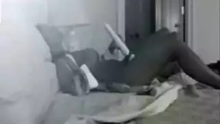 شريط جنسي مثلّي لزوجتي وحماتي يتم كشفه