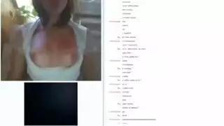فتاة نحيفة في جوارب تأخذ شرج عميق وجماع حلق