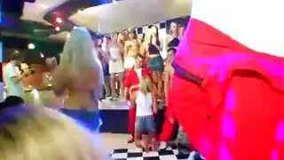 نيك مزدوج متفجر في حلقة زمنية