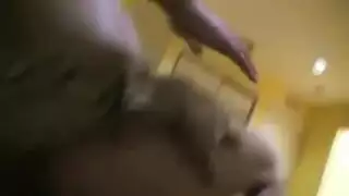 مشاهد إباحية في الحفلة: بنات جامحات يبلعن السائل المنوي