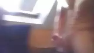 وحده ومثار: يهجر العمل لمشهد عاري منفرد