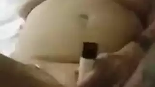 زوجة خبيرة تمص القضيب وتداعب بالإصبع