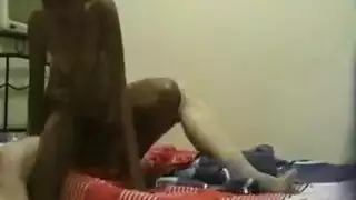 ابن يستغل سفر ابيه ويستلم طيز امخ