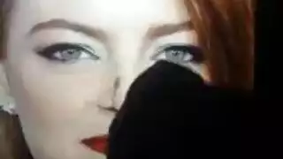 حجر سكايلار يظهر بوسها الوردي لشخص قابلته للتو