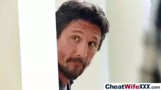 عربية تتناك وزوجها يشاهد