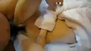 فتاة يابانية صغيرة تريد ممارسة جنس ثلاثي مع أمها وزوجة أبيها لخدمة قضيب