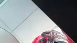 بعد بيع المرآب، معلمة تبتلع سائلاً من قضيب شاب وسيم