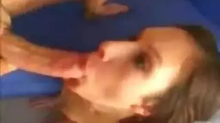 بيلا المراهقة في الغابة