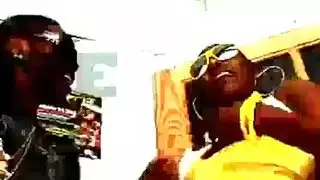 مراهقون صغار يمارسون الجنس مع رجل عجوز في فيلم بورنو صريح