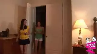 عمة ناضجة تأخذ قضيبًا كبيرًا في مؤخرتها
