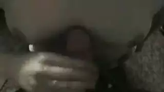 جارة شابة تشارك في فيلم إباحي