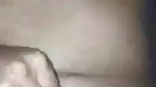 زوجة ناضجة تتحول إلى وحشية على قضيب شاب صلب