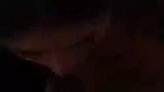 شقراء مدللة تأخذ جماع مزدوج عنيف في تصوير إباحي محترف