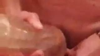شريكان يمنحان مثلية تجربة بورن جماعي صارم