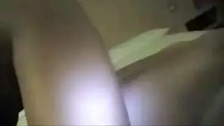 جنس على الشاطئ العام: فتاة البيكيني تمتلئ بالسائل المنوي