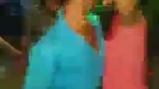 وقت اللعب مع آسيوية جميلة: جنس خشن في ثقبها الصغير