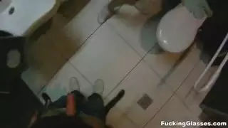 سحر فم الشاب الصغير قبل ضرب كسها المبلول