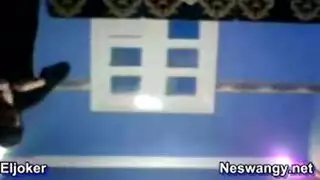 الواد ينيك طيز صاحبته المحجبة في مبنى الجامعة